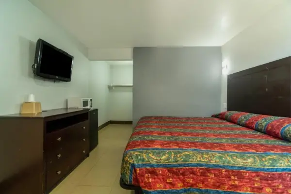 Xpress Inn & Extended Stay 10