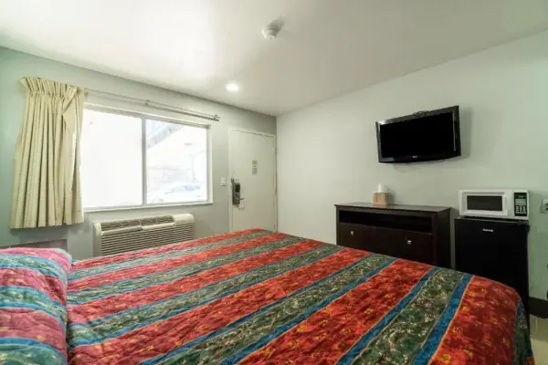 Xpress Inn & Extended Stay 8