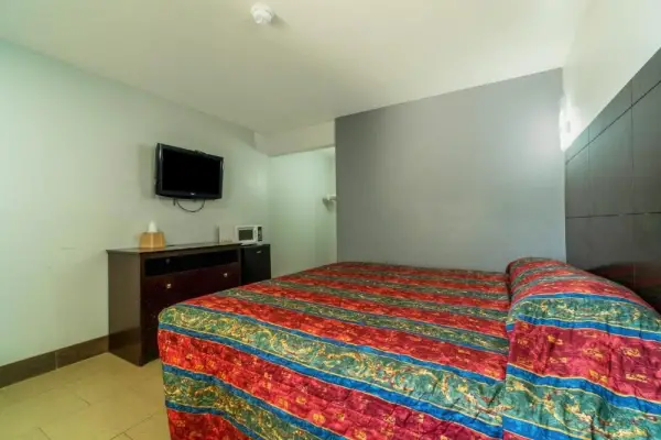 Xpress Inn & Extended Stay 9